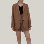 Small single-breasted linen suit
