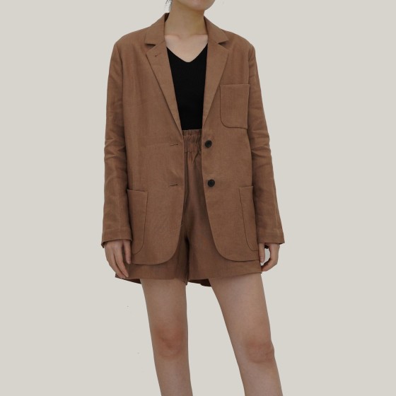 Small single-breasted linen suit